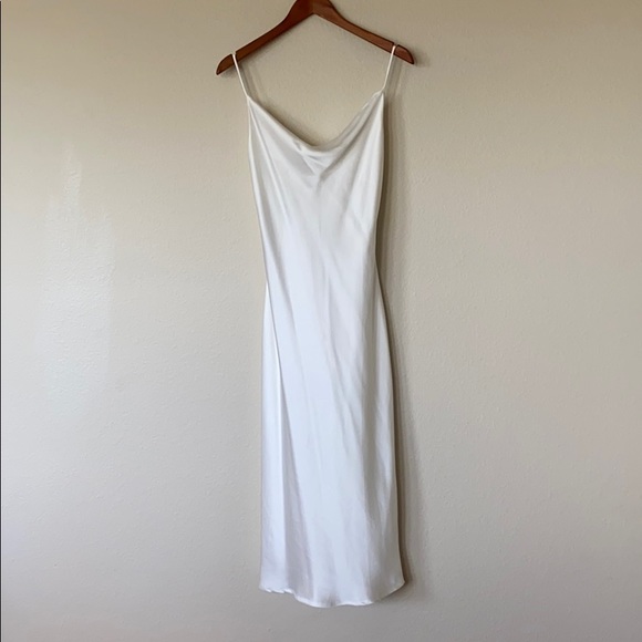 Whyte Valentyne Dresses & Skirts - NWT Whyte Valentyne Silky Dress---Small--YW2557